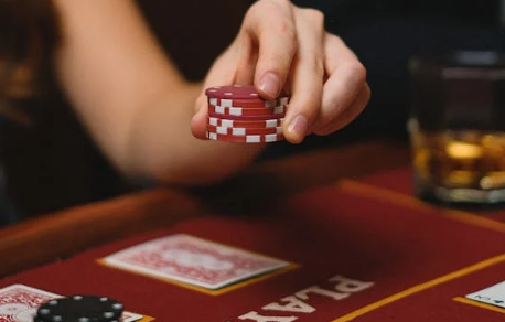 Adakah Texas Hold'em menggunakan dua Joker?