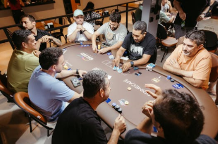 Cara Bermain Texas Hold'em dengan Kadar Kemenangan Tinggi